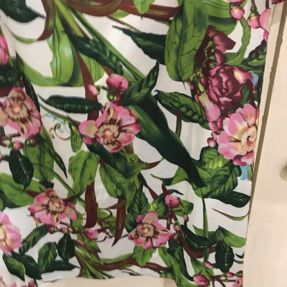 Goodnight Macaroon floral dress with ruffle on sleeve, NWT - Picture 4 of 7